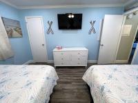 LIVE ON ISLAND TIME! GREAT GULF SHORES BEACH CONDO, VERY NICEにあるベッド