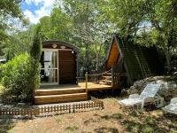 Ogród w obiekcie Les Chalets de Labeaume