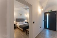 A bed or beds in a room at La Posada del Teatro H Boutique Parking Gratis