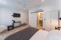 A television and/or entertainment centre at La Posada del Teatro H Boutique Parking Gratis