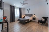 A bed or beds in a room at La Posada del Teatro H Boutique Parking Gratis