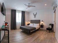 A bed or beds in a room at La Posada del Teatro H Boutique Parking Gratis