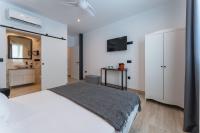 A bed or beds in a room at La Posada del Teatro H Boutique Parking Gratis