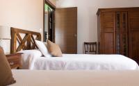 A bed or beds in a room at Luz del Tajo