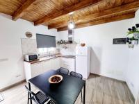 Kuchyň nebo kuchyňský kout v ubytování Apartamento en Mala con vista al mar