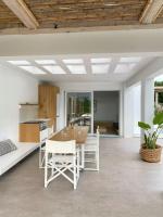 Posedenie v ubytovaní Aristotelia Gi - Premium Luxury Villas with Private Pools