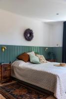 Posteľ alebo postele v izbe v ubytovaní Berky Kúria - Stylish cottage in the Hills of Tolna for 16people