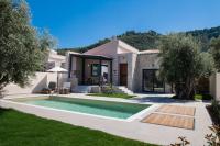 Bazén v ubytovaní RIZOMATA LUXURY VILLAS alebo v jeho blízkosti