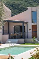Bazén v ubytovaní RIZOMATA LUXURY VILLAS alebo v jeho blízkosti