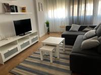 A television and/or entertainment centre at Estupendo apartamento en Estación-Centro, WIFI, Agua por Osmosis
