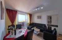 Posedenie v ubytovaní Blue Harmony Sea View Apartment