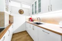 Kuchyňa alebo kuchynka v ubytovaní Blue Harmony Sea View Apartment