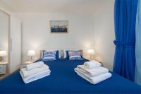 Posteľ alebo postele v izbe v ubytovaní Blue Harmony Sea View Apartment