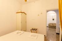 A bed or beds in a room at JOIVY Ideal Flat near Aquarium