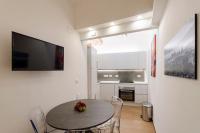 A kitchen or kitchenette at JOIVY Ideal Flat near Aquarium