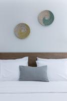 Postel nebo postele na pokoji v ubytování Ammos Luxury Apartments