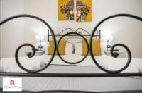 A bed or beds in a room at Il Rifugio Del Pirata