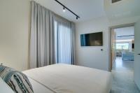 Televízia a/alebo spoločenská miestnosť v ubytovaní Selin Luxury Residences