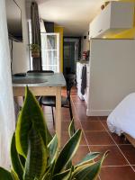 a kitchen and dining room with a table and a plant at Gîte cosy sur jardin in Moëlan-sur-Mer