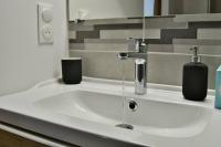 Łazienka w obiekcie Le 46 - T2 rénové, confortable proche centre-ville