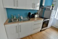 Kuchnia lub aneks kuchenny w obiekcie Le 46 - T2 rénové, confortable proche centre-ville