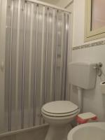A bathroom at Via Roma 28