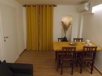 A seating area at Via Roma 28