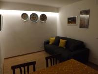 A seating area at Via Roma 28