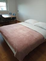Postel nebo postele na pokoji v ubytování Nibela Apartments II