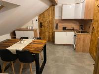 Kuchyňa alebo kuchynka v ubytovaní Apartamenty Zander