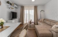 Część wypoczynkowa w obiekcie Cozy Apartment In Klenovica With Wifi
