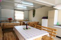 Kuchnia lub aneks kuchenny w obiekcie Apartments Znidarec