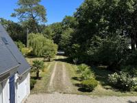 Ogród w obiekcie Grande maison familiale à 800m de la plage de Kermor avec jardin - FR-1-481-122