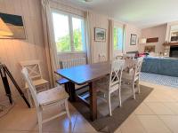 Kuchnia lub aneks kuchenny w obiekcie Grande maison familiale à 800m de la plage de Kermor avec jardin - FR-1-481-122