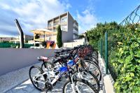 Jízda na kole v ubytování Bretia Apartments nebo okolí
