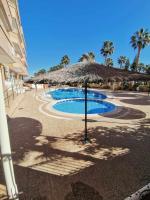 The swimming pool at or close to Apartamento a primera linea de playa ideal para relajarte - COSTA MARINA III