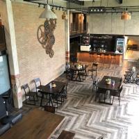 ザ エンタニア ポシュテルにあるレストランまたは飲食店