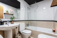 Koupelna v ubytování TETELA- 1 Bedroom Apartment with shared pool in Centro