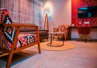 Crowne Plaza - Dar Es Salaam by IHGにあるテレビまたはエンターテインメントセンター