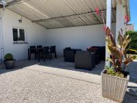 Patio alebo iná vonkajšia časť ubytovania *** Domaine des Noyers - Proche centre Ville