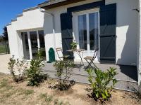 Vonkajšia záhrada v ubytovaní *** Domaine des Noyers - Proche centre Ville