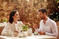 Un hombre y una mujer sentados en una mesa en El Embajador, a Royal Hideaway Hotel, en Santo Domingo