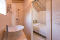 A bathroom at Dimore Santagaeta