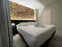 A bed or beds in a room at Ultreia Seven Rooms by Adeloló