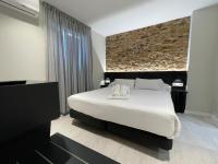 A bed or beds in a room at Ultreia Seven Rooms by Adeloló