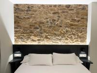 A bed or beds in a room at Ultreia Seven Rooms by Adeloló
