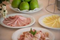 ホテルの敷地内または近くでの食事または食べ物