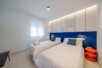 Posteľ alebo postele v izbe v ubytovaní NEAR BEACH Stunning Views & Comfort