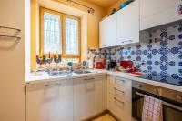 A kitchen or kitchenette at Mikipong