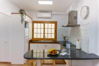 A kitchen or kitchenette at Risco Verde Paradise